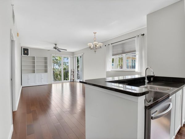 225 NE 1st Street, Unit 301, Delray Beach, FL 33444