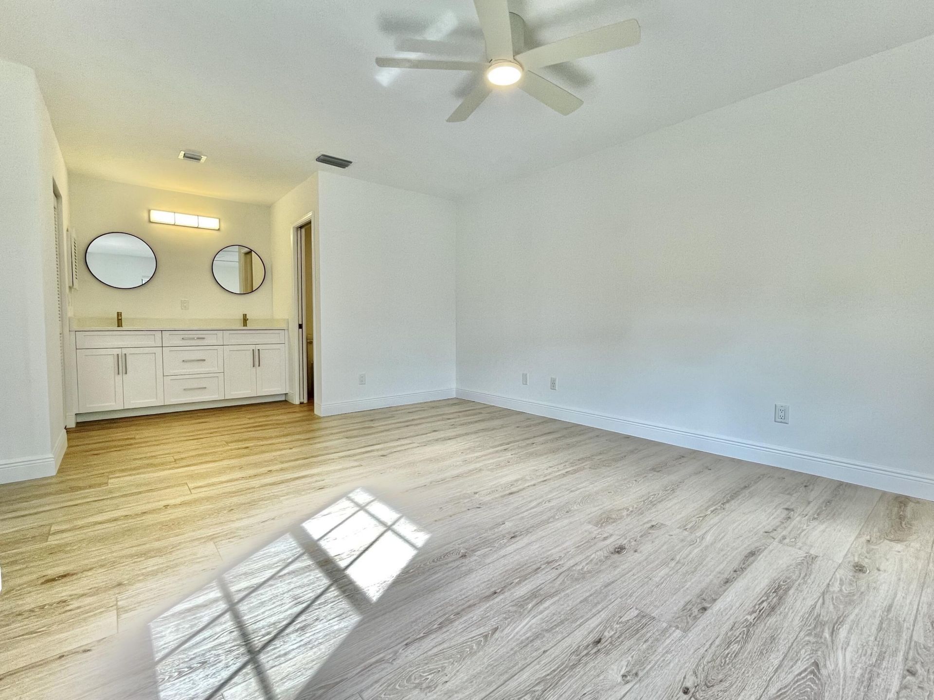 359 Prestwick Circle, Unit 2, Palm Beach Gardens, FL 33418 Photo