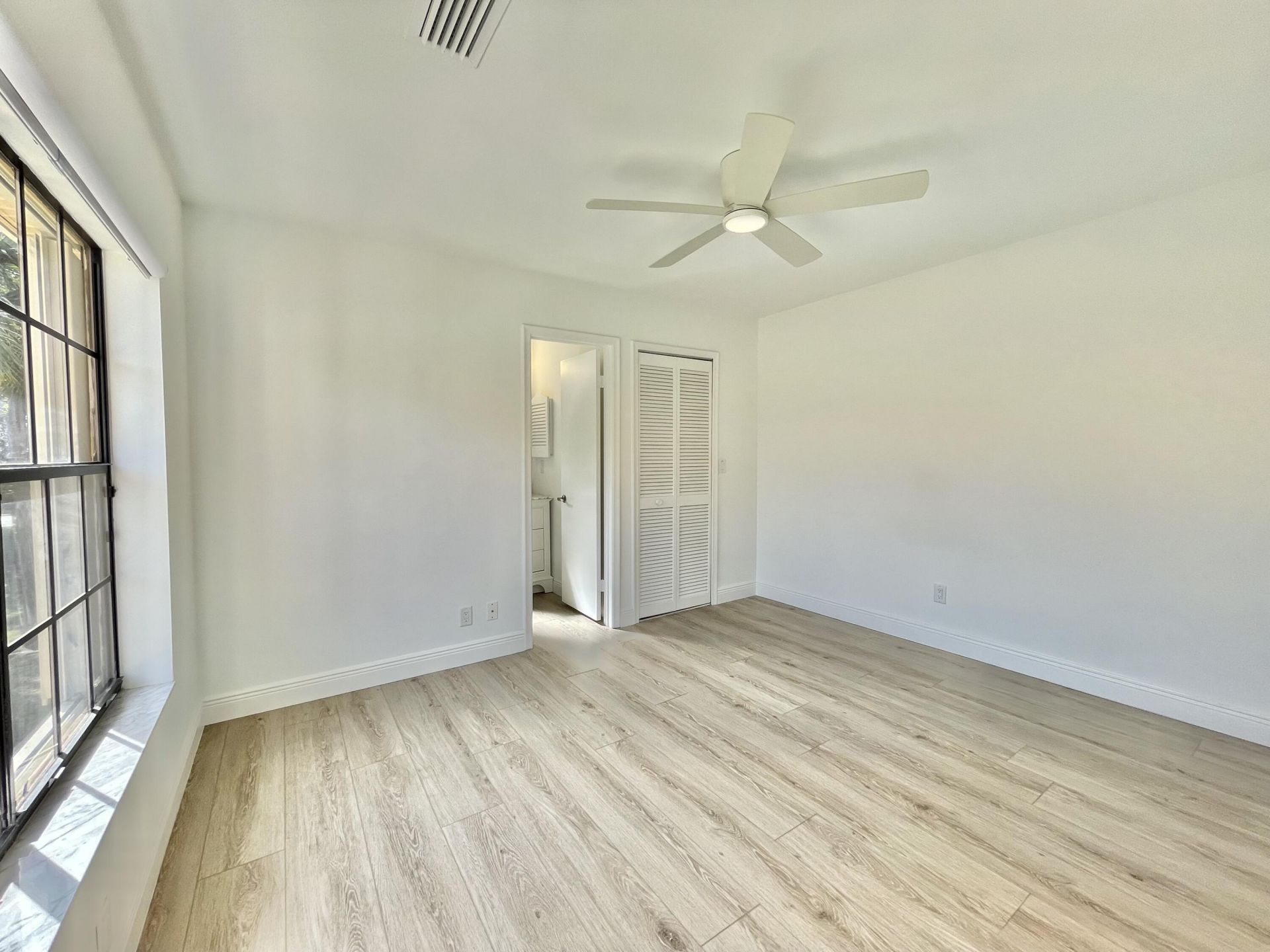 359 Prestwick Circle, Unit 2, Palm Beach Gardens, FL 33418 Photo