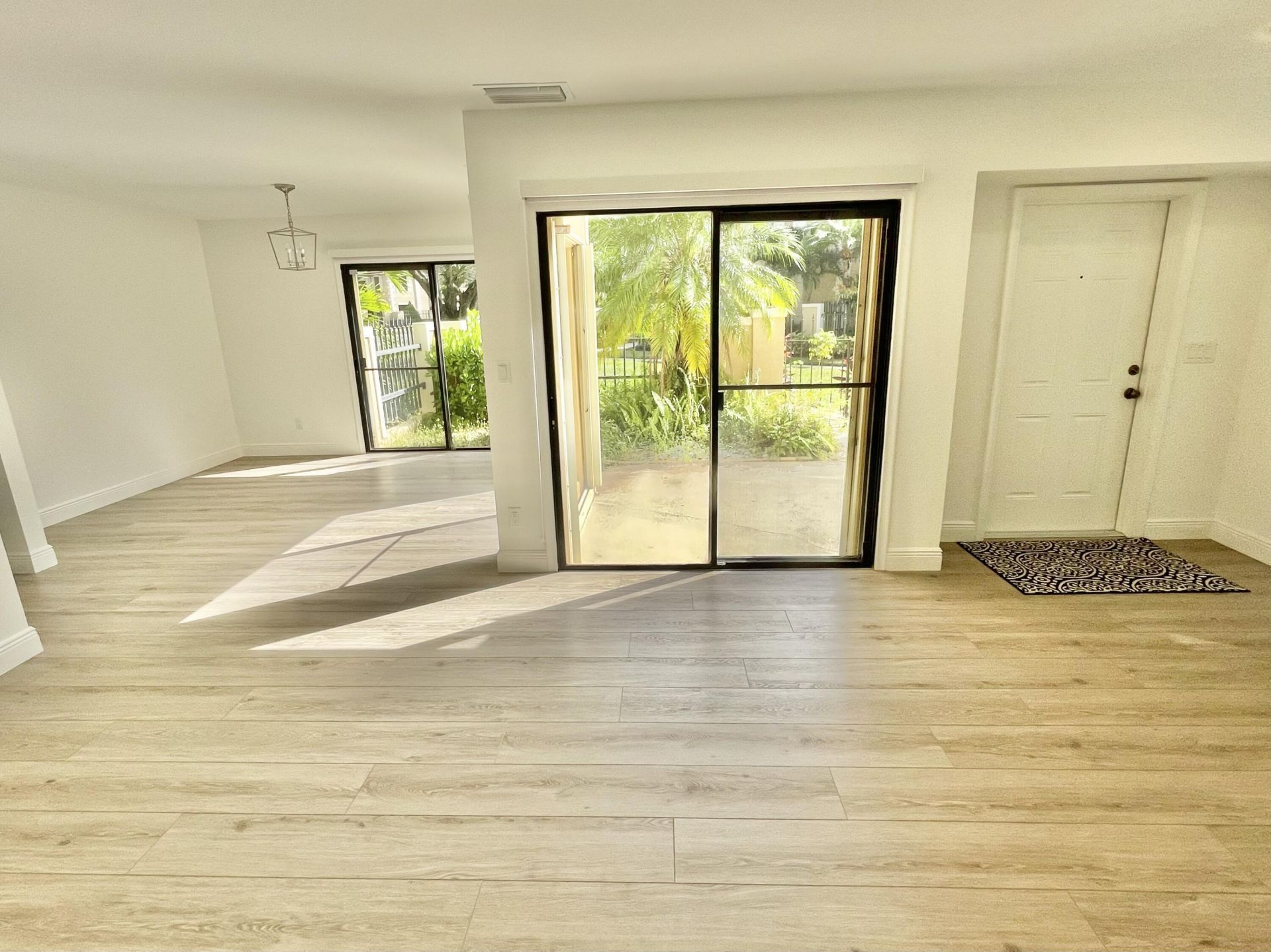 359 Prestwick Circle, Unit 2, Palm Beach Gardens, FL 33418 Photo
