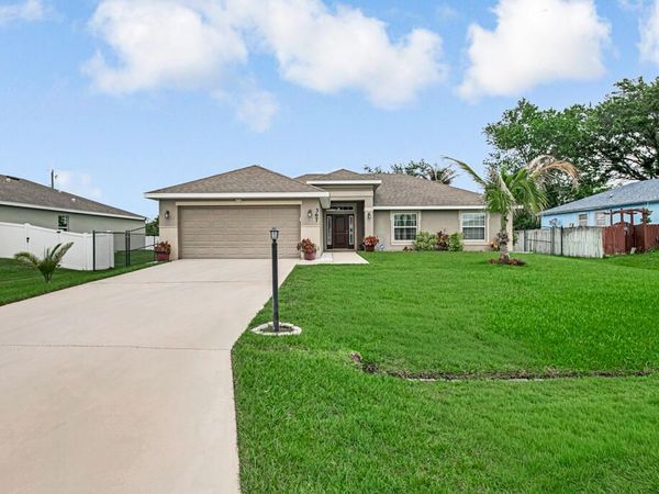 367 SW Grimaldo Terrace, Port St. Lucie, FL 34984