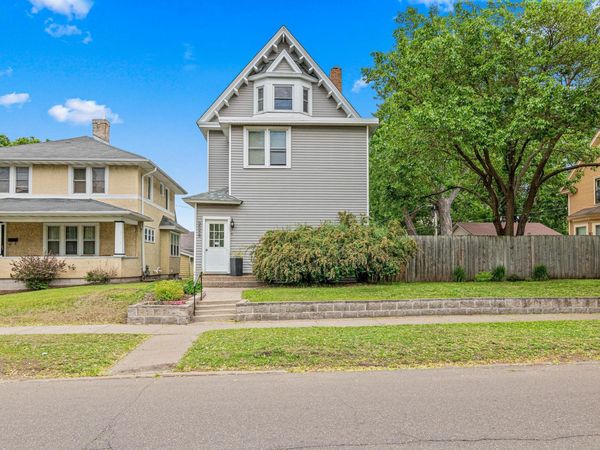 228 Victoria Street N, Saint Paul, MN 55104