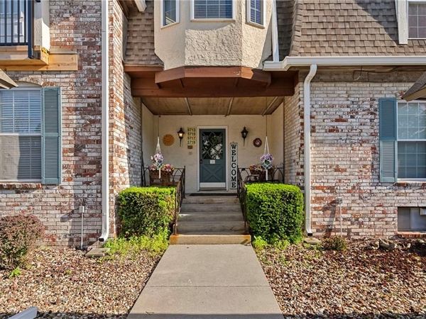 5717 METCALF Court, Overland Park, KS 66202