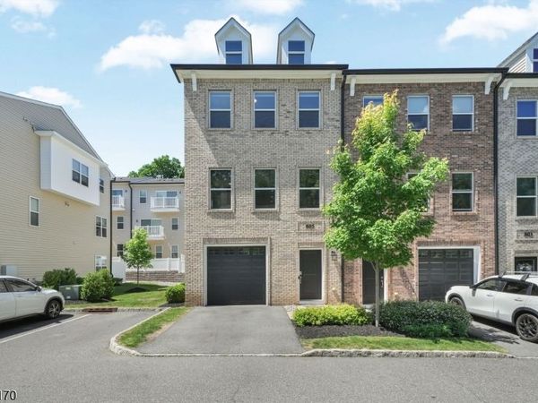 805 Abbe Rd, Little Falls, NJ 07424