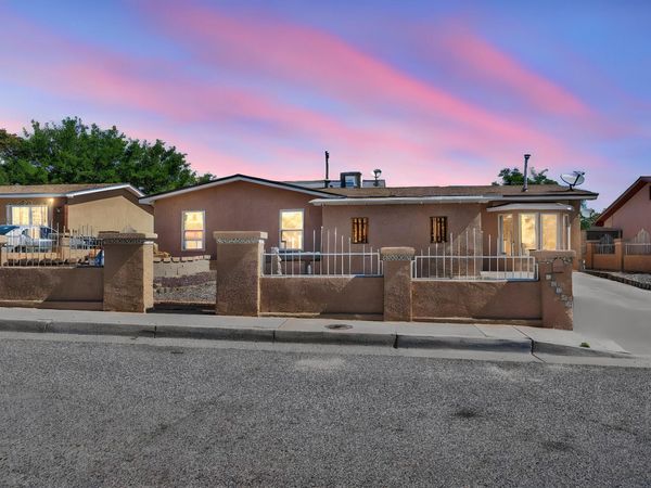 10025 Melinda Avenue SW, Albuquerque, NM 87121