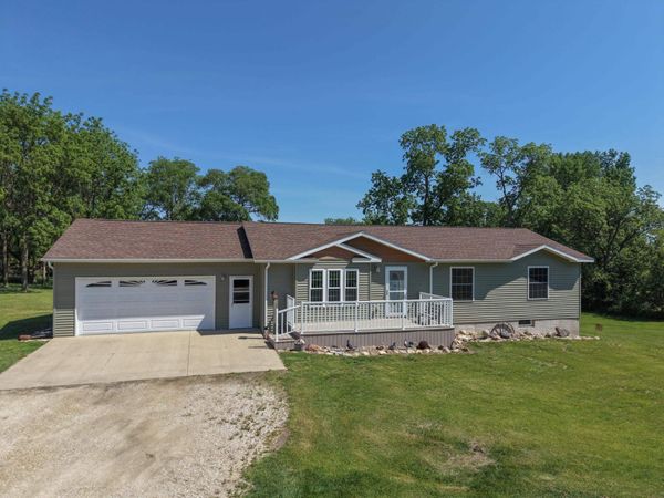 17223 260th Street, Aplington, IA 50604