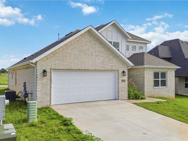 910 Trestle Lane , Centerton, AR 72719