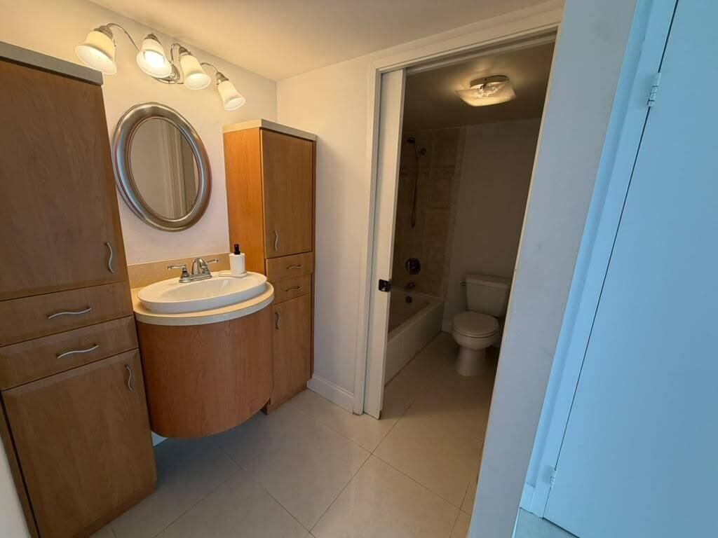 17021 N Bay Road, Sunny Isles Beach, FL 33160 Photo