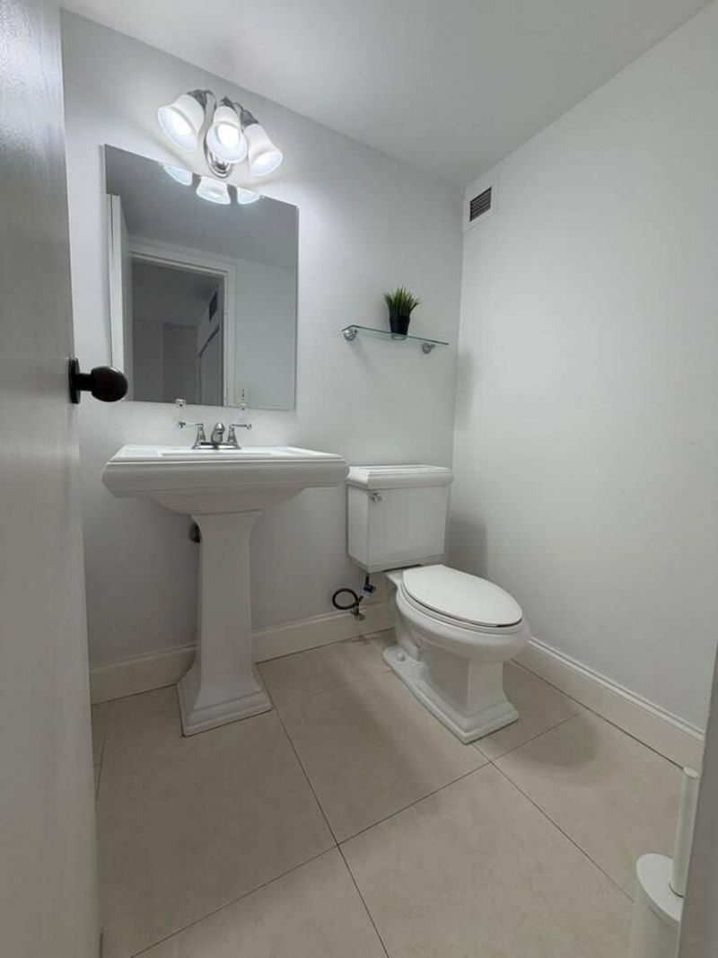 17021 N Bay Road, Sunny Isles Beach, FL 33160 Photo