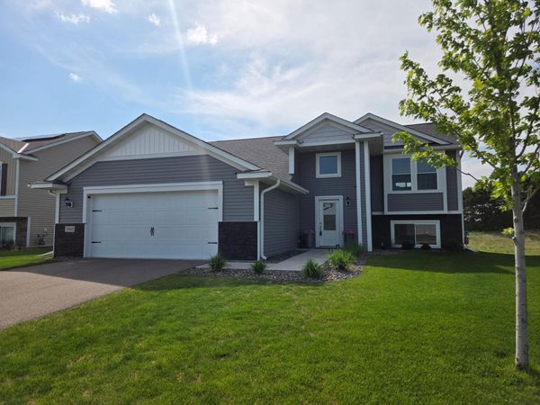 39610 Fallbrook Avenue , North Branch, MN 55056