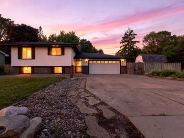 2515 Hillview Road, Mounds View, MN 55112
