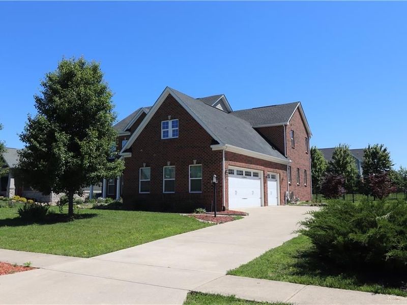 10509 Wallingsford Circle, Centerville, OH 45458 Photo 3