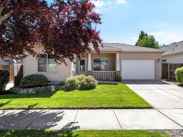 821 Isherwood Drive, Central Point, OR 97502