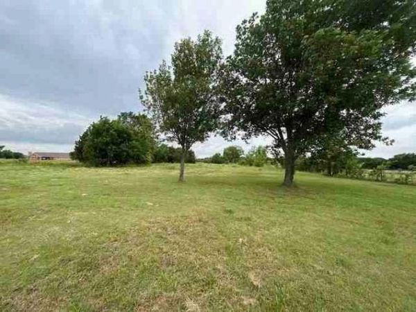 10338 County Road 484 , Lavon, TX 75166