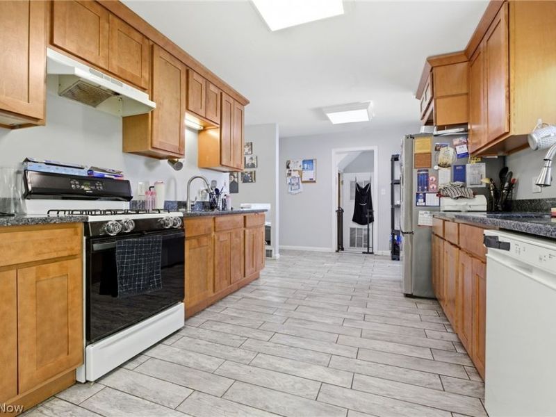 2431 White Road , University Heights, OH 44118 Photo 7