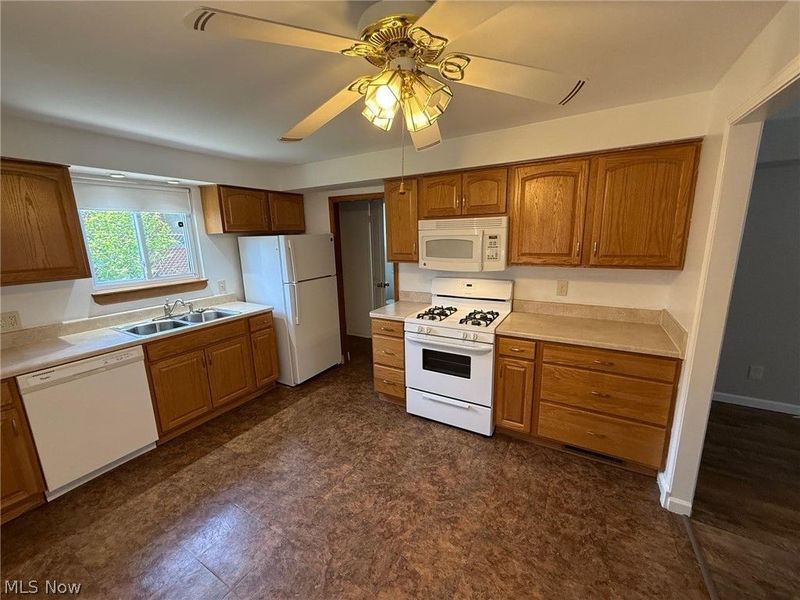 1582 Lee Terrace Drive, Wickliffe, OH 44092 Photo 4