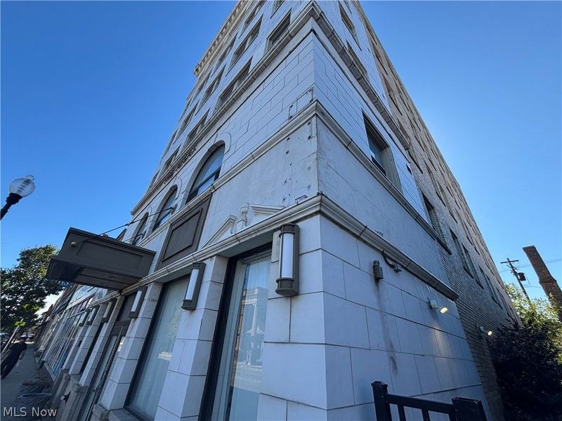 5644 Broadway Avenue, Unit 201, Cleveland, OH 44127 Photo 2