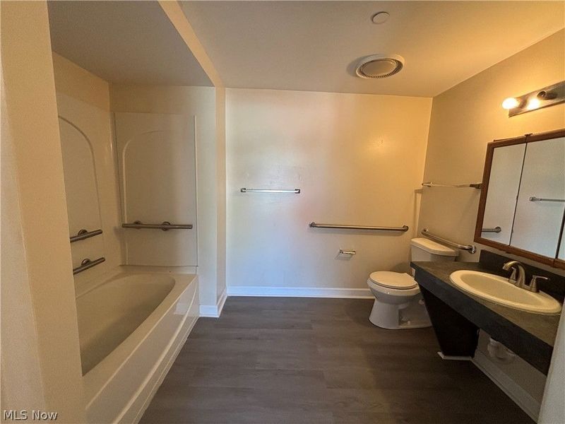 5644 Broadway Avenue, Unit 201, Cleveland, OH 44127 Photo 8