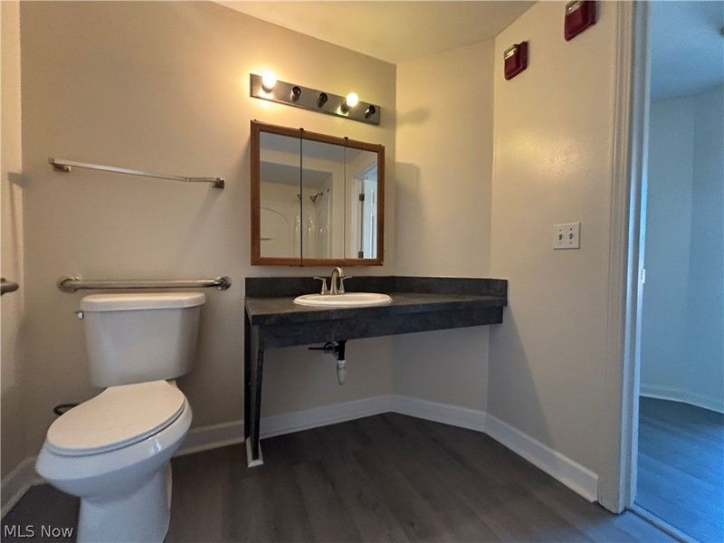 5644 Broadway Avenue, Unit 201, Cleveland, OH 44127 Photo 9