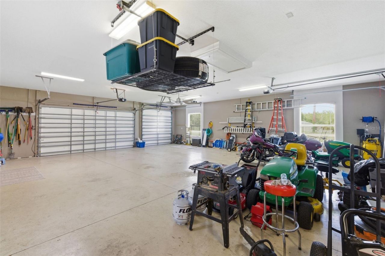 11145 Mountain Mockingbird Rd, Weeki Wachee, FL 34614 Photo