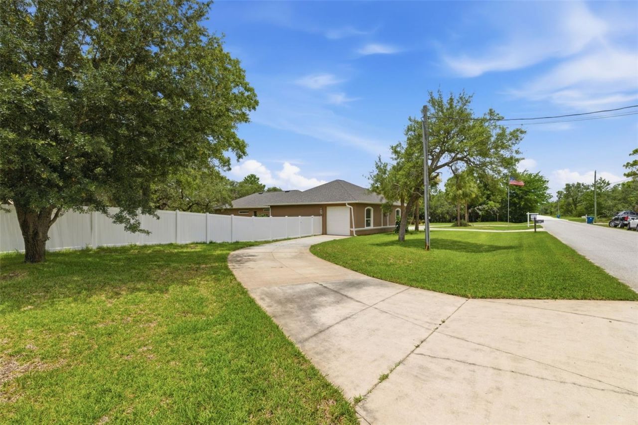 11145 Mountain Mockingbird Rd, Weeki Wachee, FL 34614 Photo