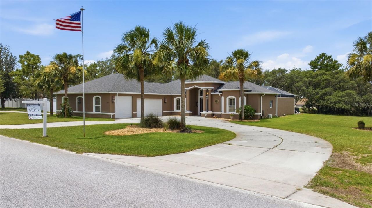 11145 Mountain Mockingbird Rd, Weeki Wachee, FL 34614 Photo