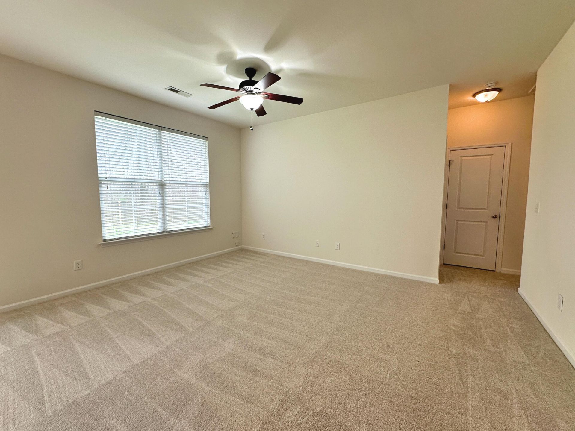 3058 Nantuckett Avenue Photo 4