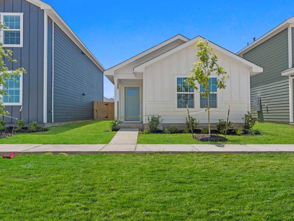 320 Nizao LN , Bastrop, TX 78602