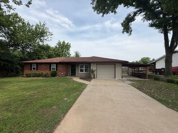 1311 Royal Drive , Bentonville, AR 72712