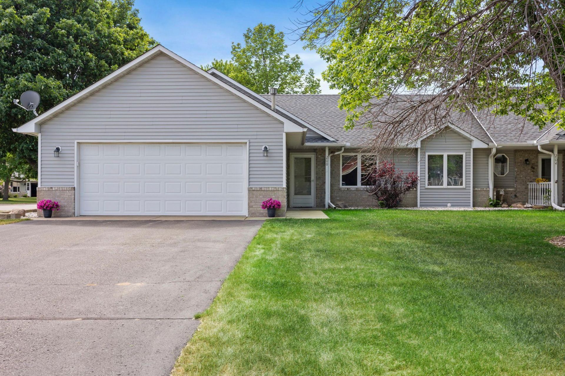 200 Rosewood Avenue NW, Isanti, MN 55040