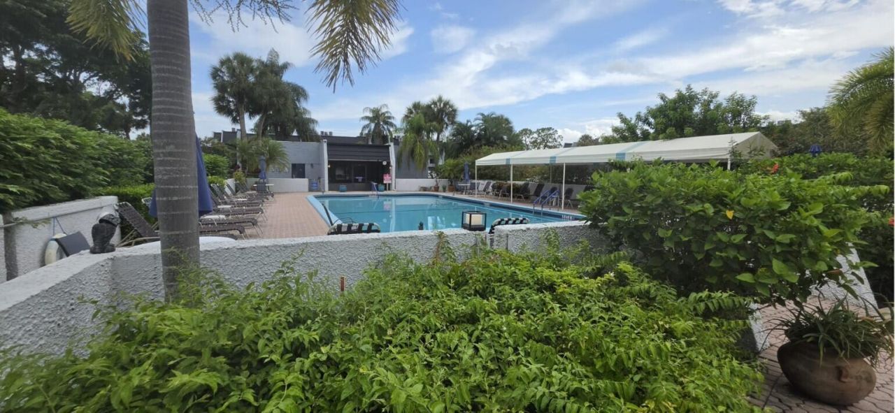 4284 Deste, Unit 304, Lake Worth, FL 33467 Photo