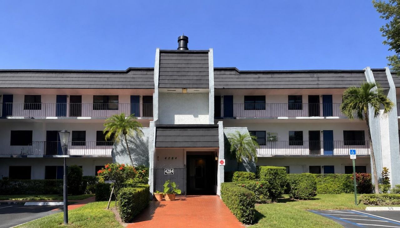 4284 Deste, Unit 304, Lake Worth, FL 33467 Photo