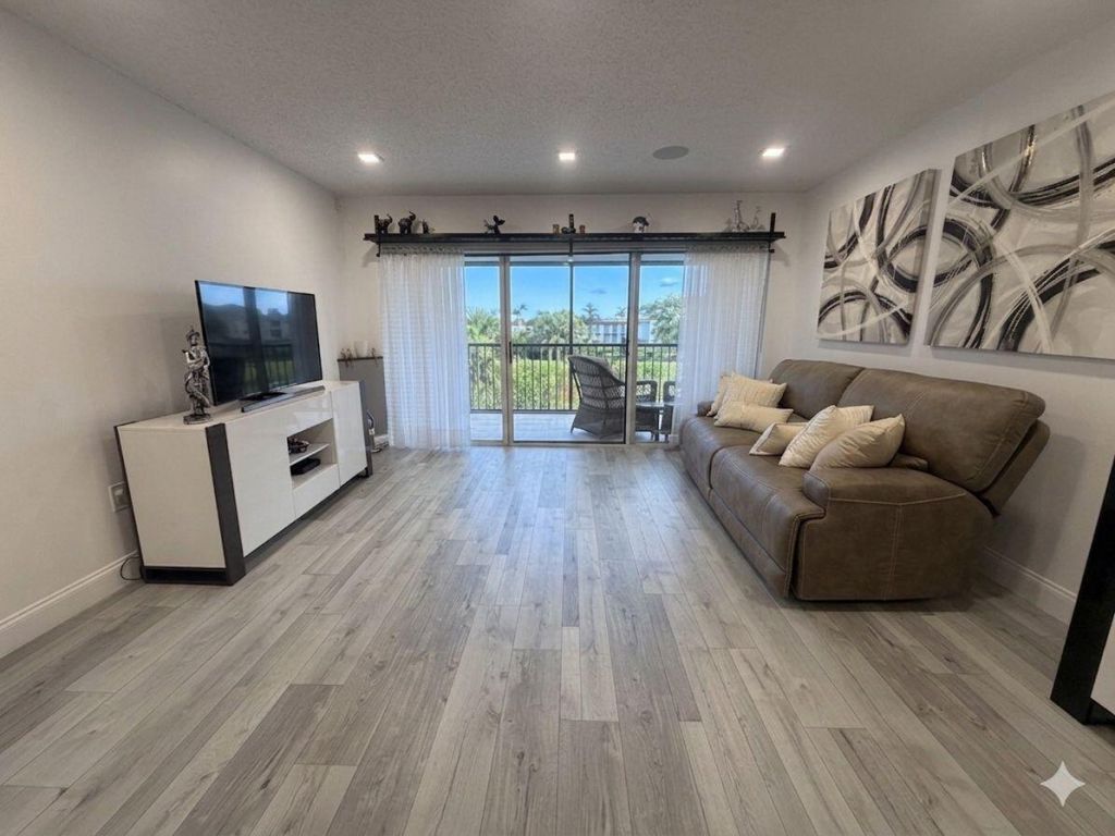 4284 Deste, Unit 304, Lake Worth, FL 33467 Photo