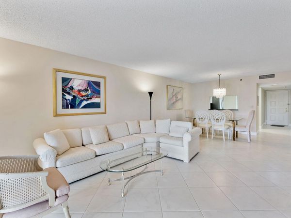 7260 Kinghurst Drive, Unit 205, Delray Beach, FL 33446