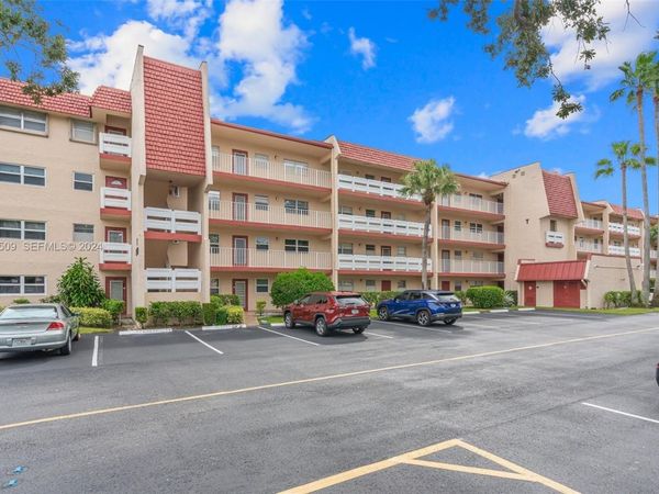 1015 Country Club Drive, Unit 307, Margate, FL 33063