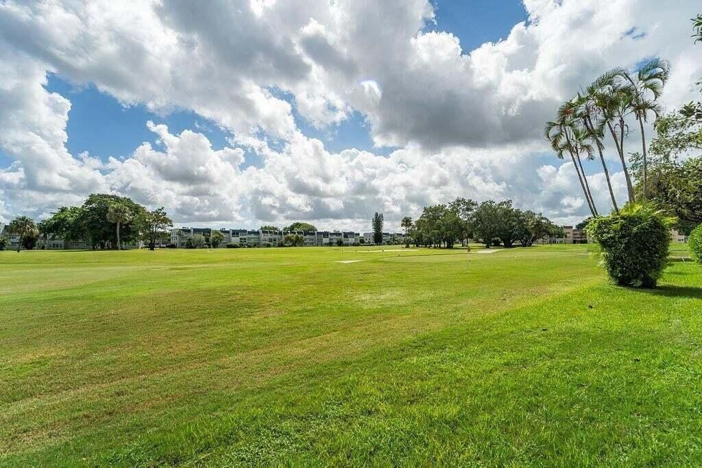 1015 Country Club Drive, Unit 307, Margate, FL 33063 Photo