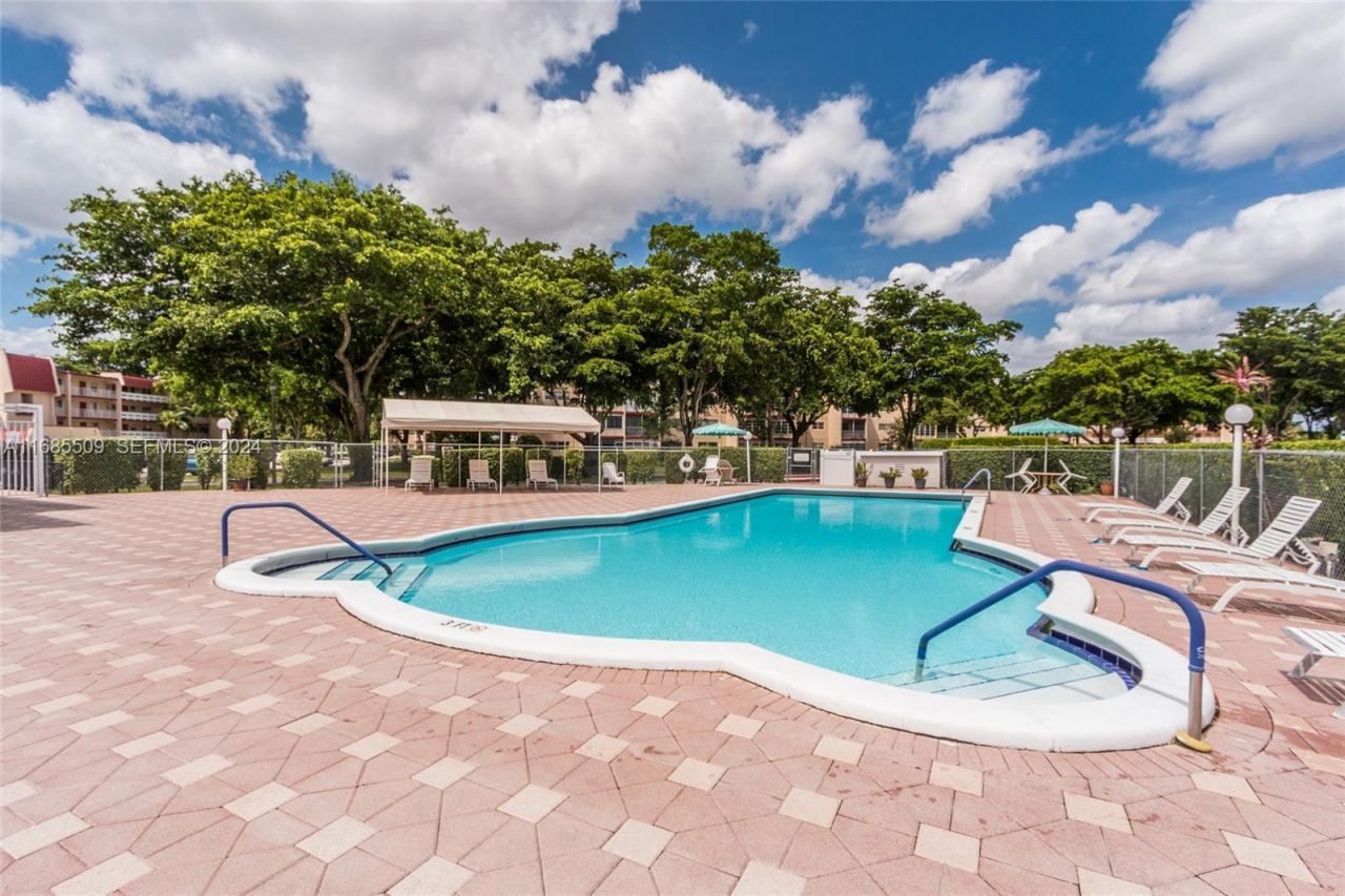 1015 Country Club Drive, Unit 307, Margate, FL 33063 Photo