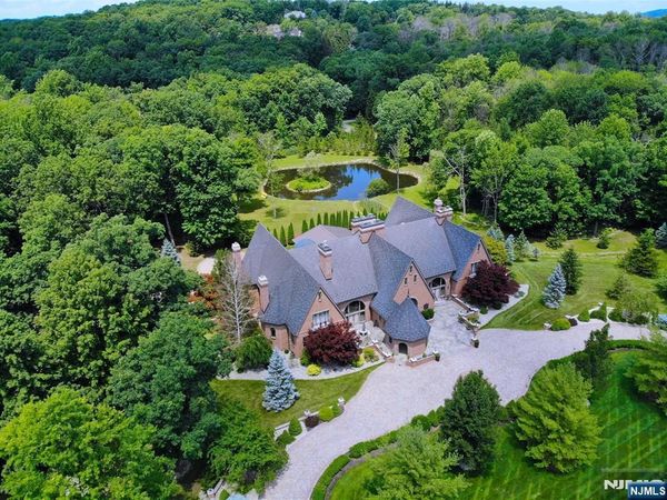 1 Cherokee Court, SPARTA, NJ 07871