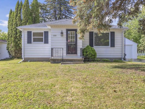2305 Mayflower Ave, Sheboygan, WI 53083