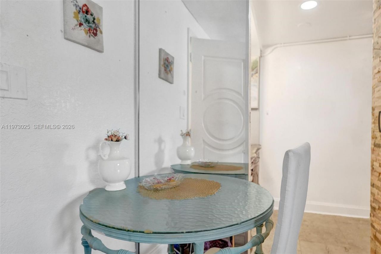 609 SW 2nd Ave , Hallandale Beach, FL 33009 Photo