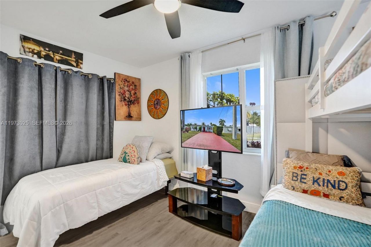 609 SW 2nd Ave , Hallandale Beach, FL 33009 Photo