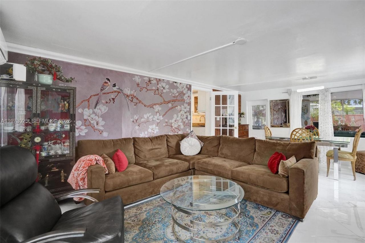 609 SW 2nd Ave , Hallandale Beach, FL 33009 Photo