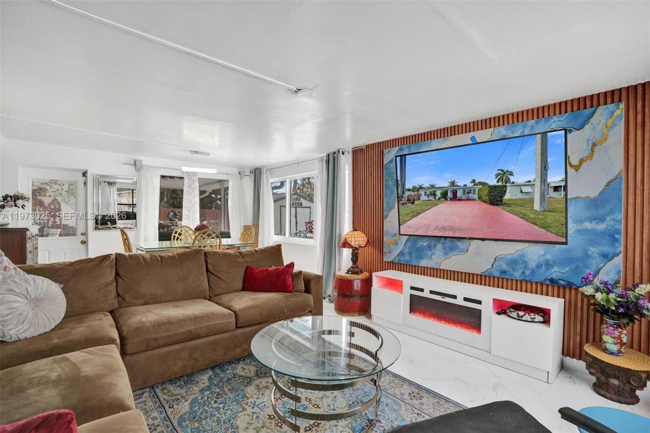 609 SW 2nd Ave , Hallandale Beach, FL 33009 Photo