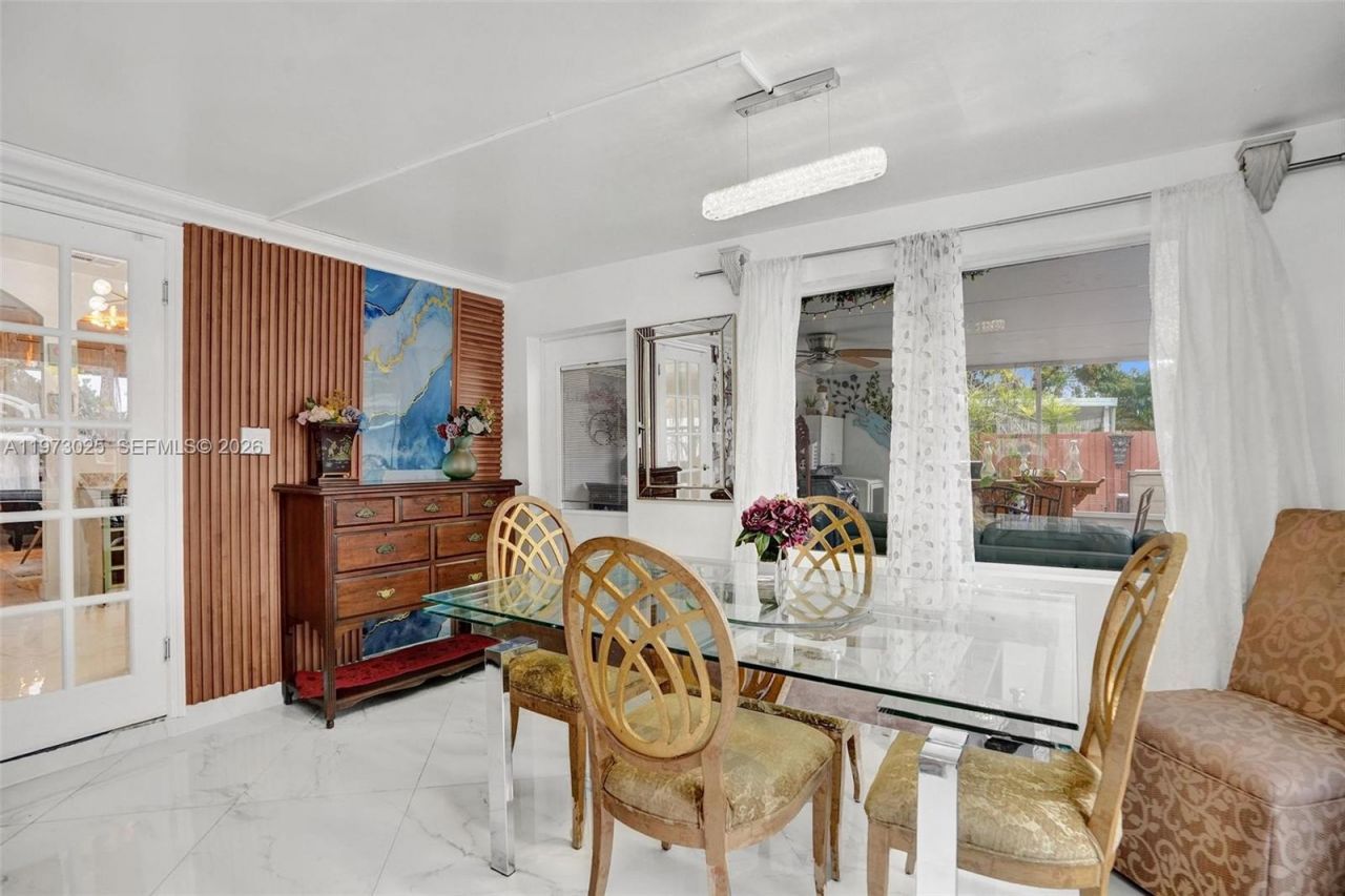 609 SW 2nd Ave , Hallandale Beach, FL 33009 Photo