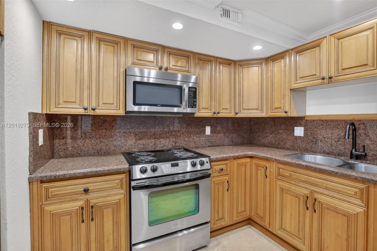 7041 Environ Blvd, Unit 327, Lauderhill, FL 33319 Photo