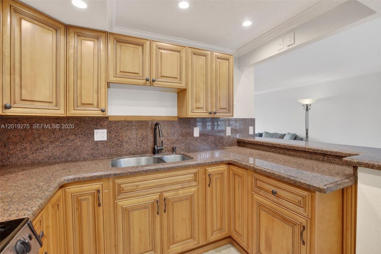 7041 Environ Blvd, Unit 327, Lauderhill, FL 33319 Photo