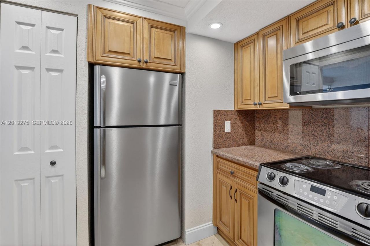 7041 Environ Blvd, Unit 327, Lauderhill, FL 33319 Photo