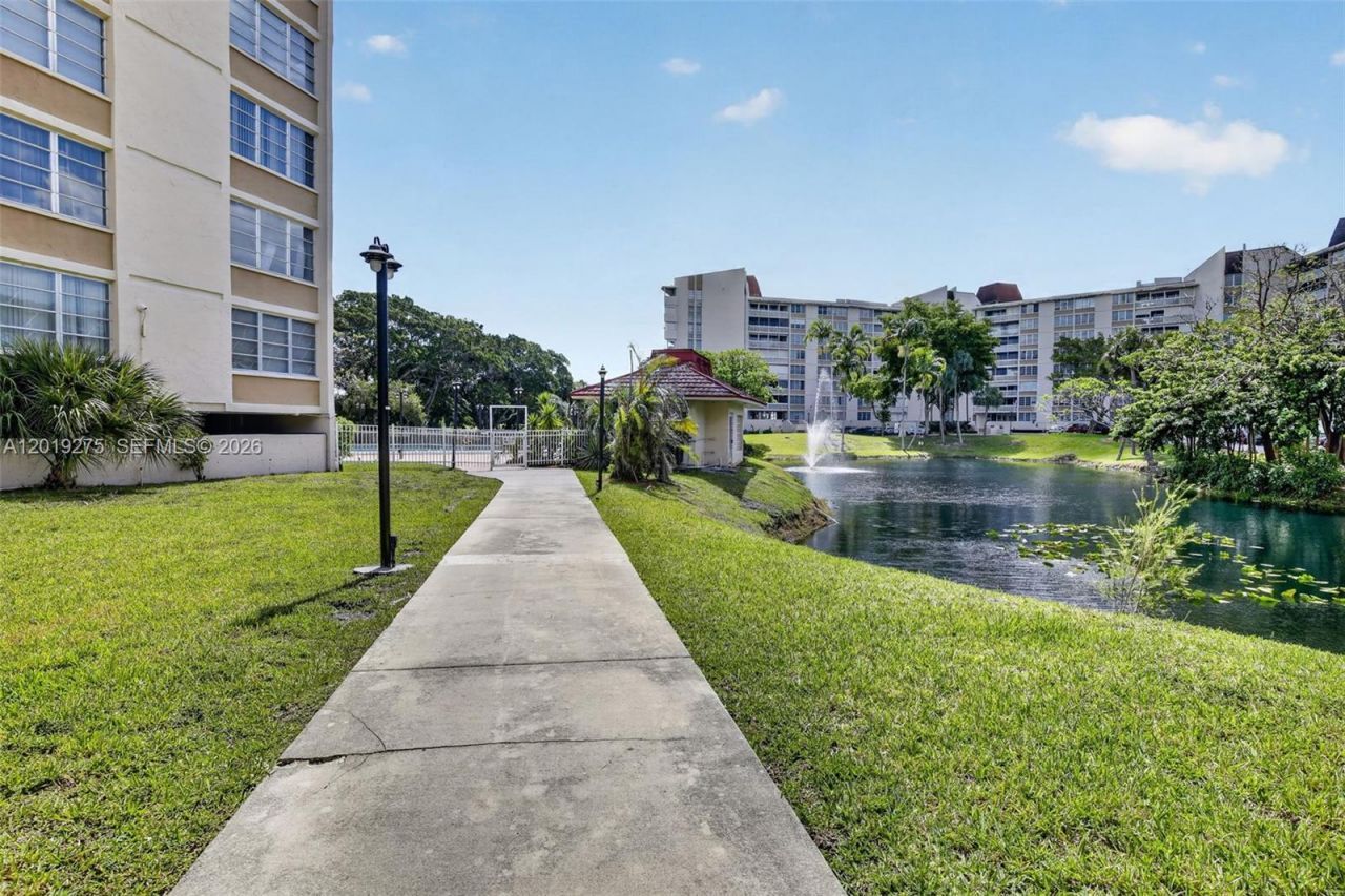 7041 Environ Blvd, Unit 327, Lauderhill, FL 33319 Photo