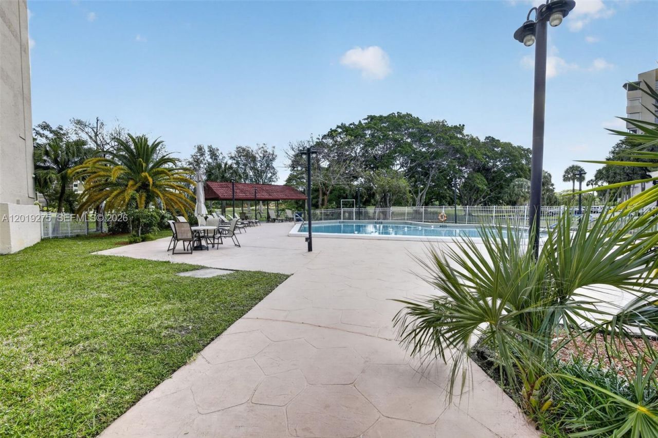 7041 Environ Blvd, Unit 327, Lauderhill, FL 33319 Photo