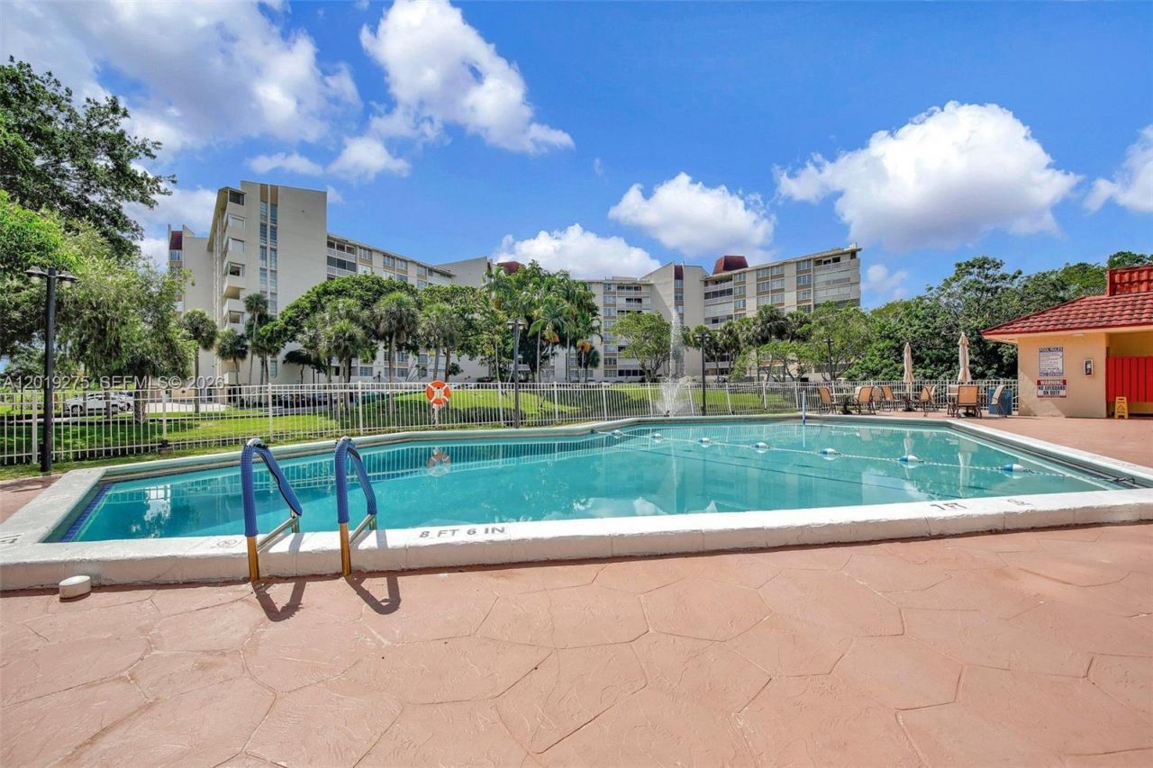 7041 Environ Blvd, Unit 327, Lauderhill, FL 33319 Photo